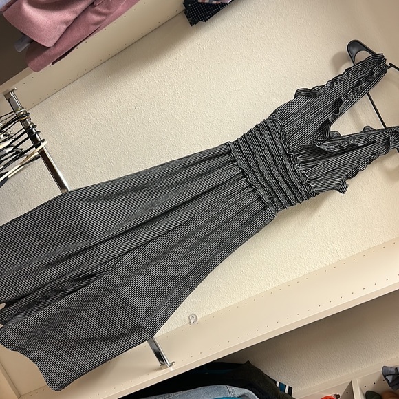 Sleeveless Jumpsuit - Picture 3 of 3